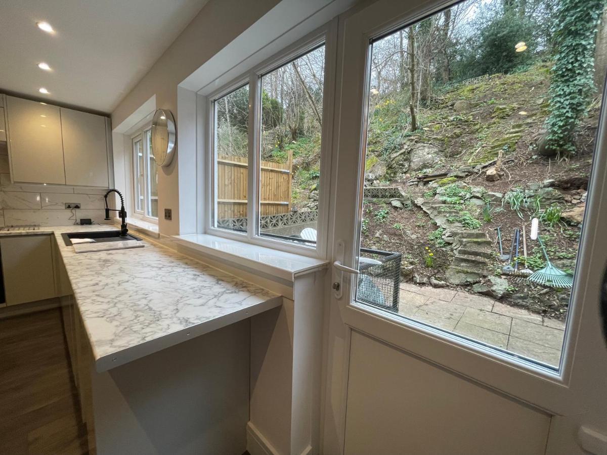 Casa de férias Cheerful 5-bedroom With Free Parking Bristol