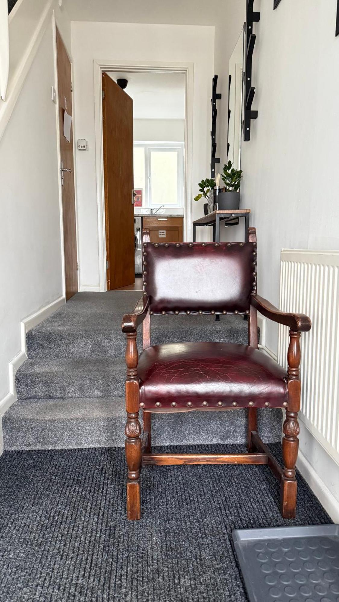 Holiday home Cheerful 5-bedroom With Free Parking *
