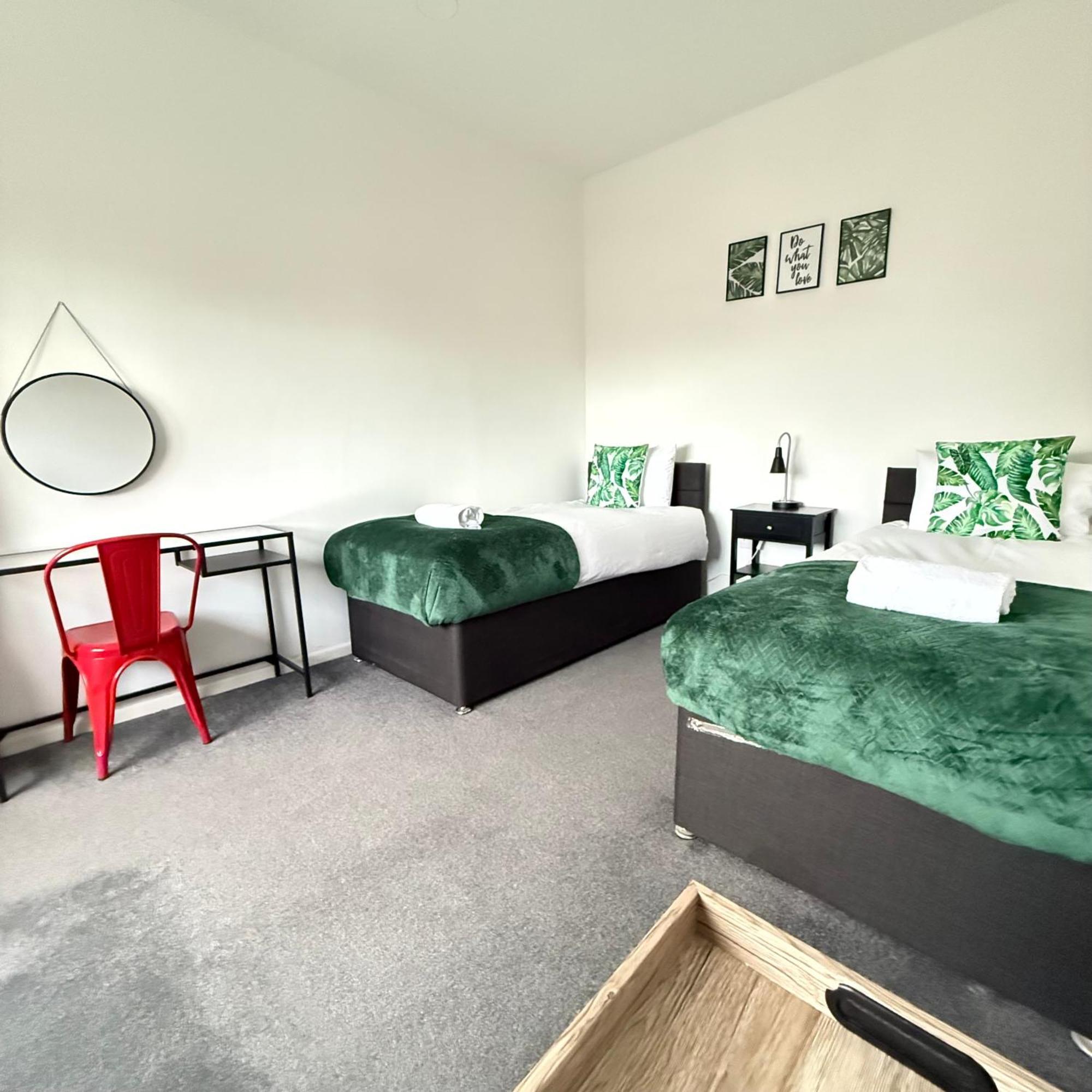 Cheerful 5-bedroom With Free Parking Holiday home *
